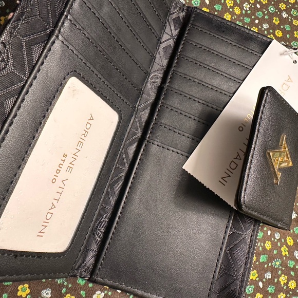 Adrienne Vittadini, NWT Wallet, Mettalic - Picture 8 of 15